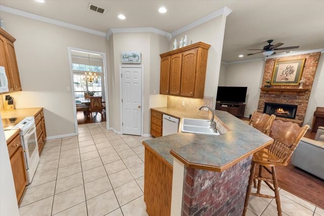 1212 Stonehill Circle, Hewitt, TX 76643