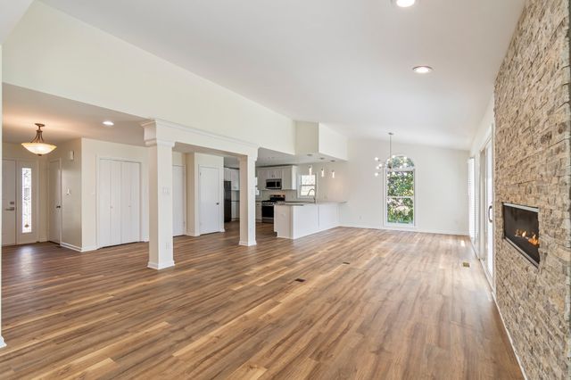 1106 Roseland Dr, Columbia, TN 38401