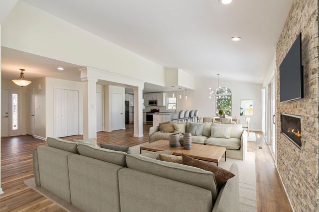 1106 Roseland Dr, Columbia, TN 38401