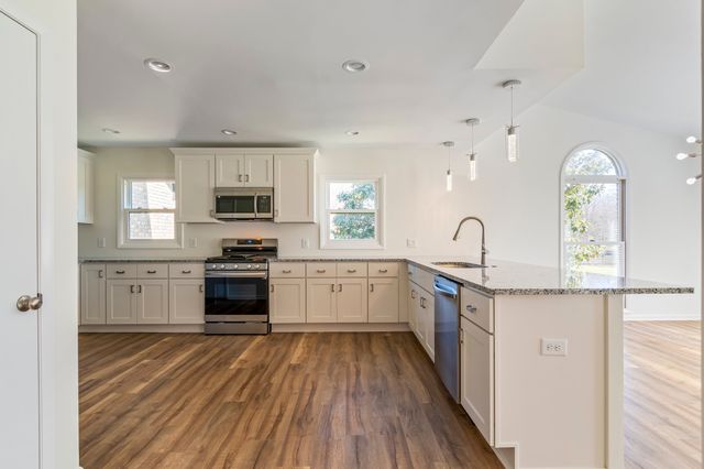 1106 Roseland Dr, Columbia, TN 38401