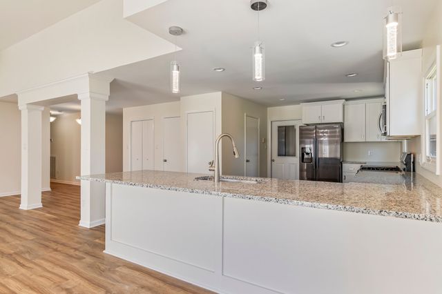 1106 Roseland Dr, Columbia, TN 38401