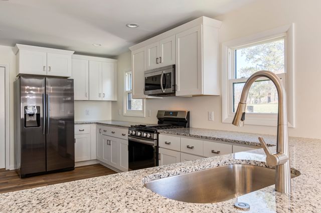 1106 Roseland Dr, Columbia, TN 38401