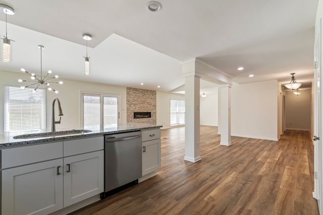 1106 Roseland Dr, Columbia, TN 38401