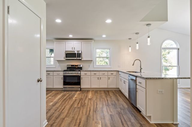 1106 Roseland Dr, Columbia, TN 38401