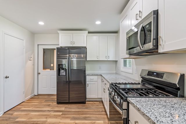 1106 Roseland Dr, Columbia, TN 38401