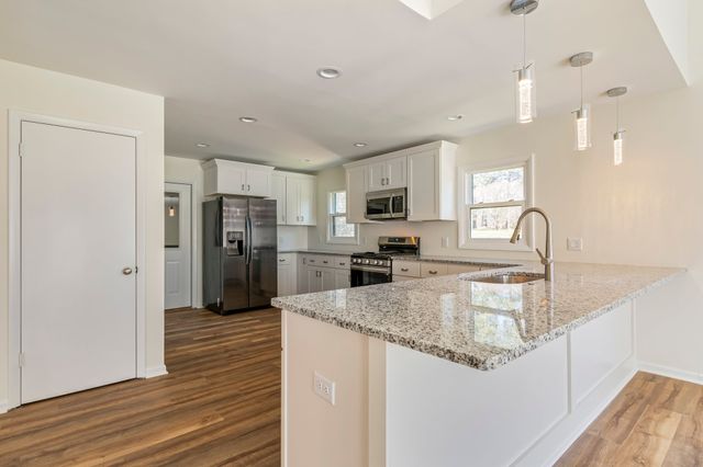 1106 Roseland Dr, Columbia, TN 38401