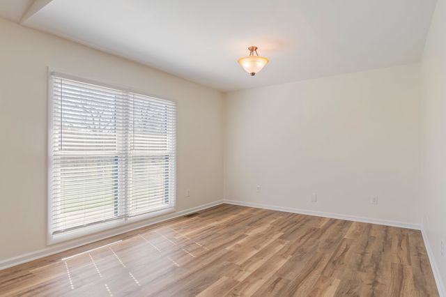 1106 Roseland Dr, Columbia, TN 38401