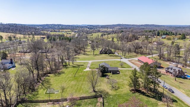 1106 Roseland Dr, Columbia, TN 38401