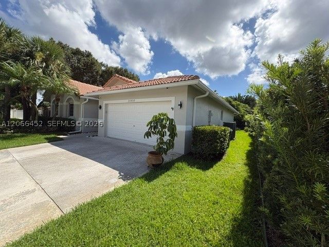 16850 Crestview Ln, Weston, FL 33326