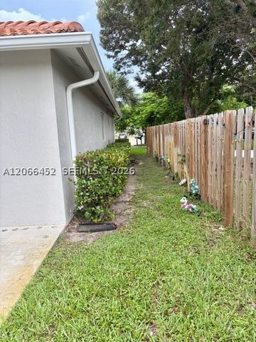 16850 Crestview Ln, Weston, FL 33326