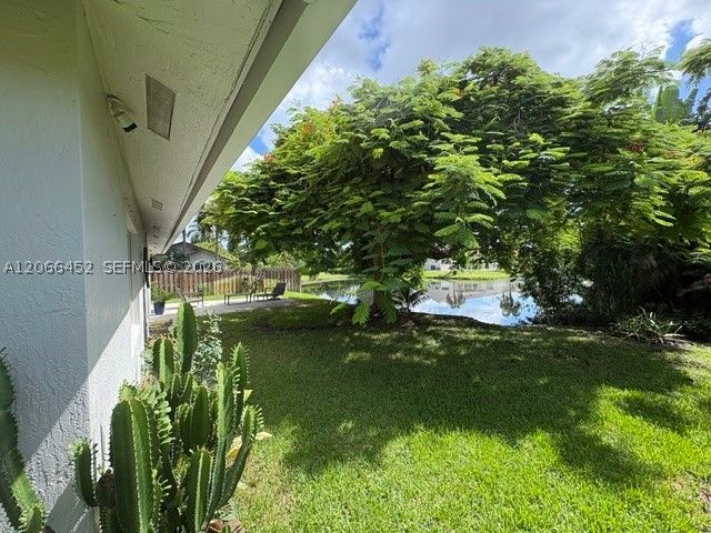 16850 Crestview Ln, Weston, FL 33326
