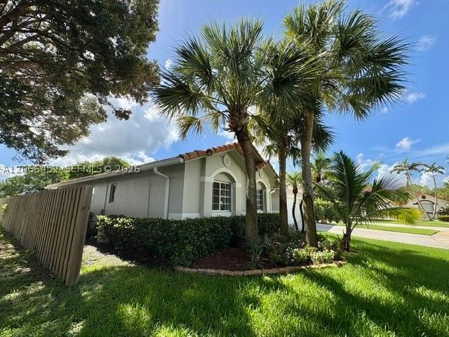 16850 Crestview Ln, Weston, FL 33326