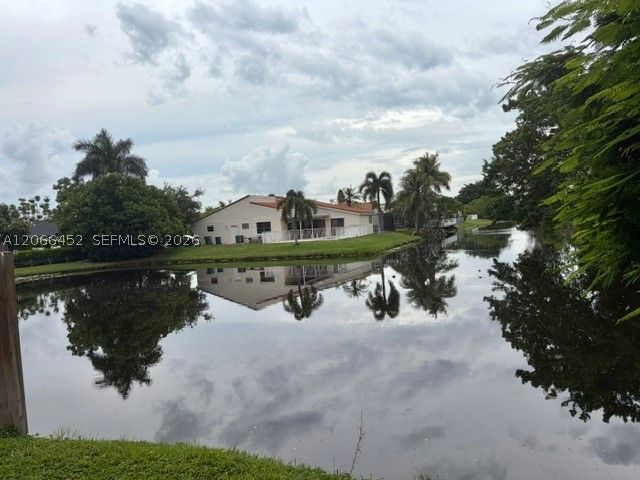 16850 Crestview Ln, Weston, FL 33326