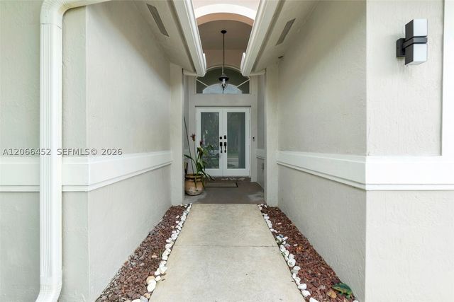 16850 Crestview Ln, Weston, FL 33326