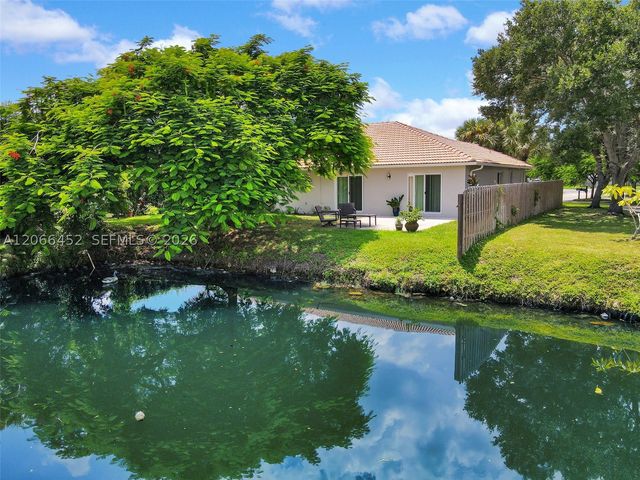 16850 Crestview Ln, Weston, FL 33326