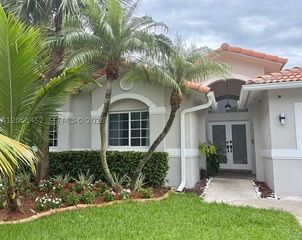 16850 Crestview Ln, Weston, FL 33326