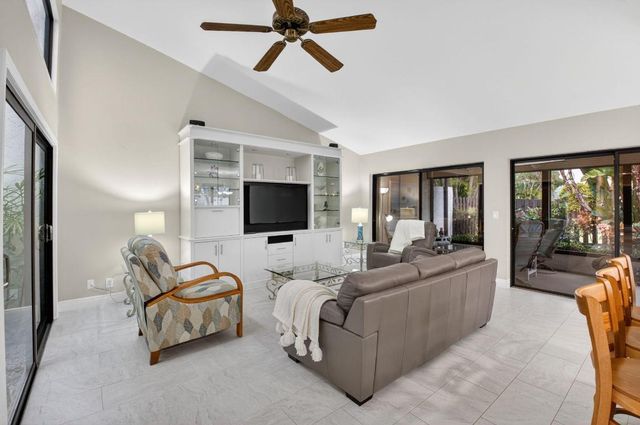 327 SW 29th Avenue, Delray Beach, FL 33445