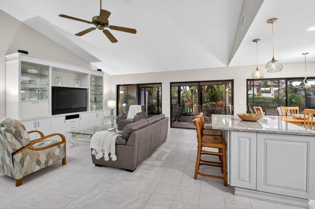 327 SW 29th Avenue, Delray Beach, FL 33445