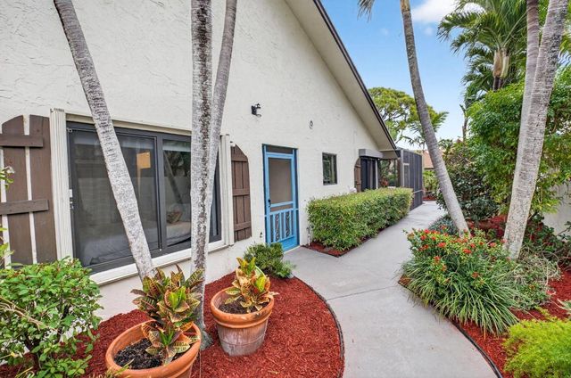 327 SW 29th Avenue, Delray Beach, FL 33445