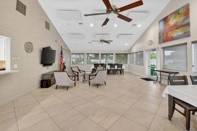 327 SW 29th Avenue, Delray Beach, FL 33445