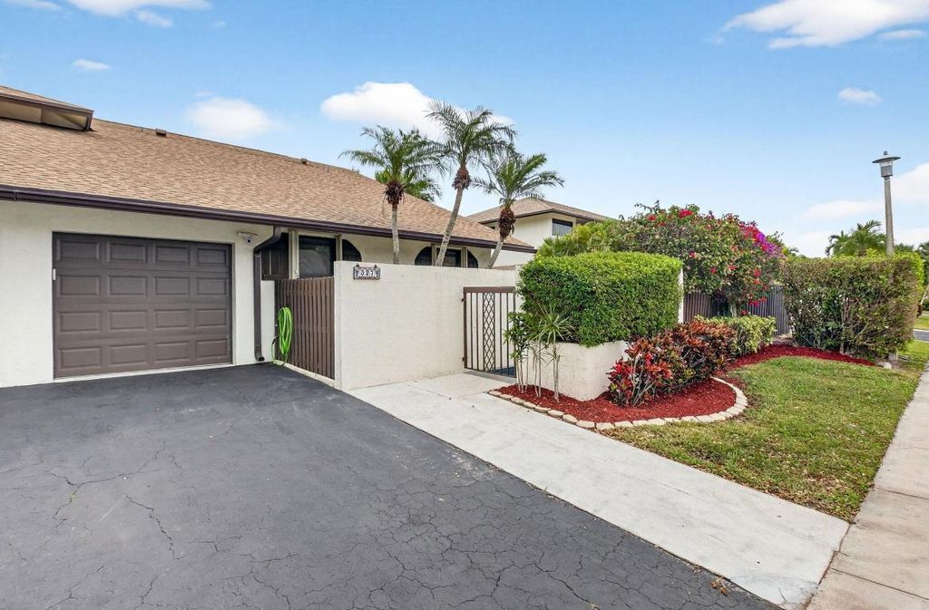 327 SW 29th Avenue, Delray Beach, FL 33445