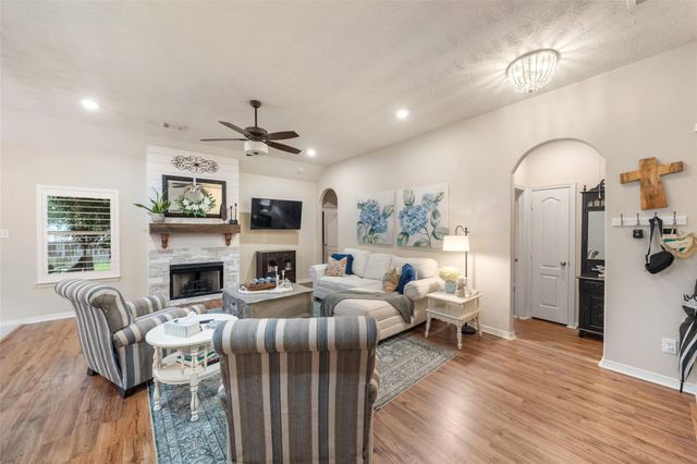 7803 Niki's Crossing, Conroe, TX 77304