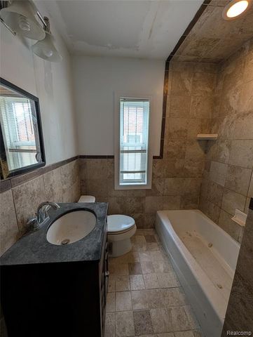 9776 E Outer Drive, Detroit, MI 48213