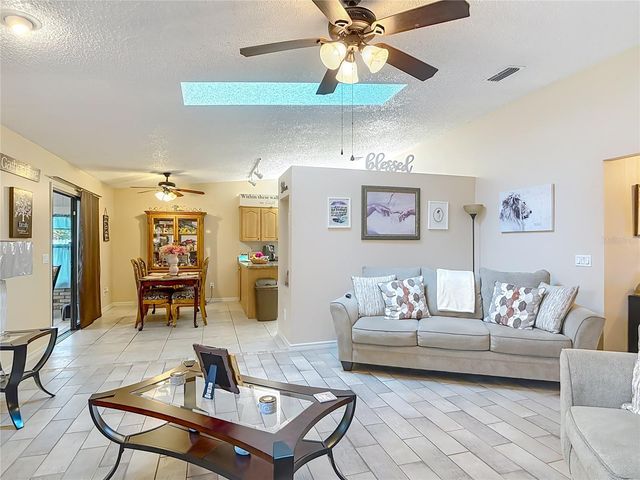 900 YELLOWBIRD AVENUE, Deltona, FL 32725