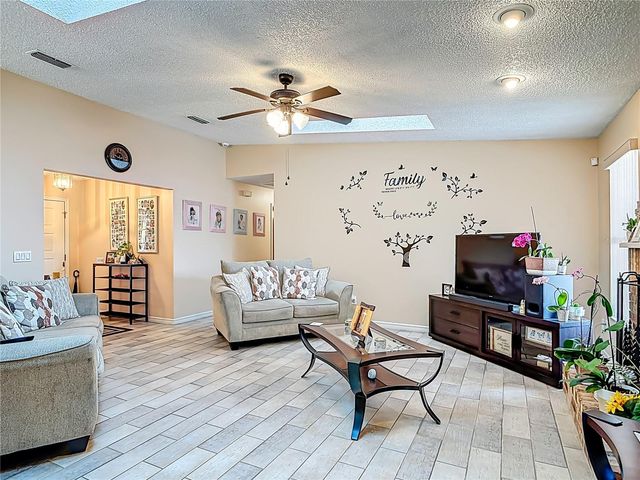 900 YELLOWBIRD AVENUE, Deltona, FL 32725