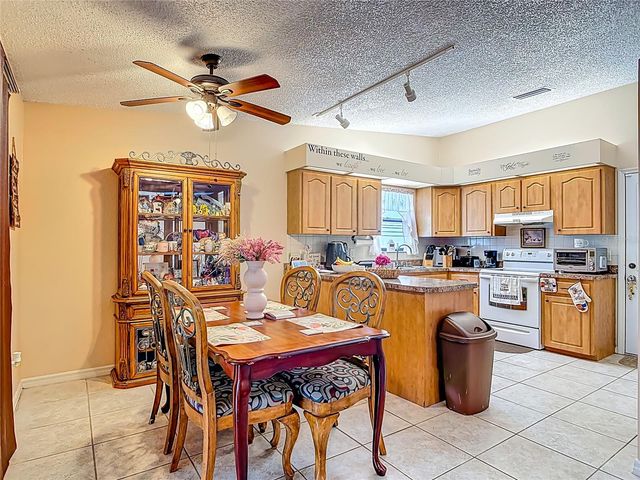 900 YELLOWBIRD AVENUE, Deltona, FL 32725