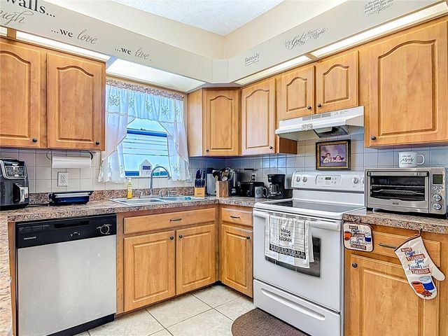 900 YELLOWBIRD AVENUE, Deltona, FL 32725