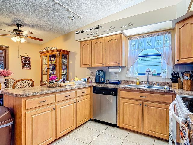 900 YELLOWBIRD AVENUE, Deltona, FL 32725