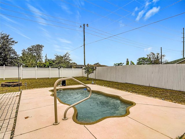 900 YELLOWBIRD AVENUE, Deltona, FL 32725