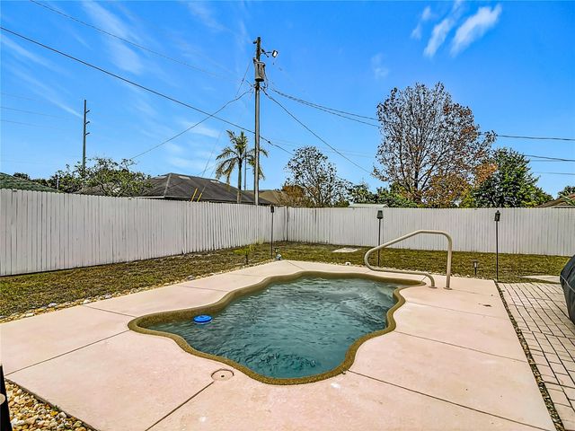 900 YELLOWBIRD AVENUE, Deltona, FL 32725