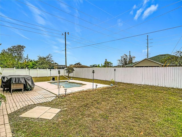 900 YELLOWBIRD AVENUE, Deltona, FL 32725