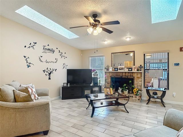 900 YELLOWBIRD AVENUE, Deltona, FL 32725