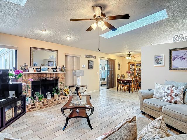 900 YELLOWBIRD AVENUE, Deltona, FL 32725