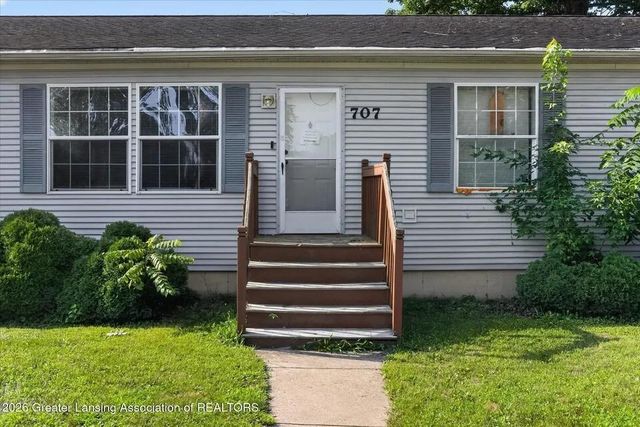 707 Sawyer Road, Lansing, MI 48911