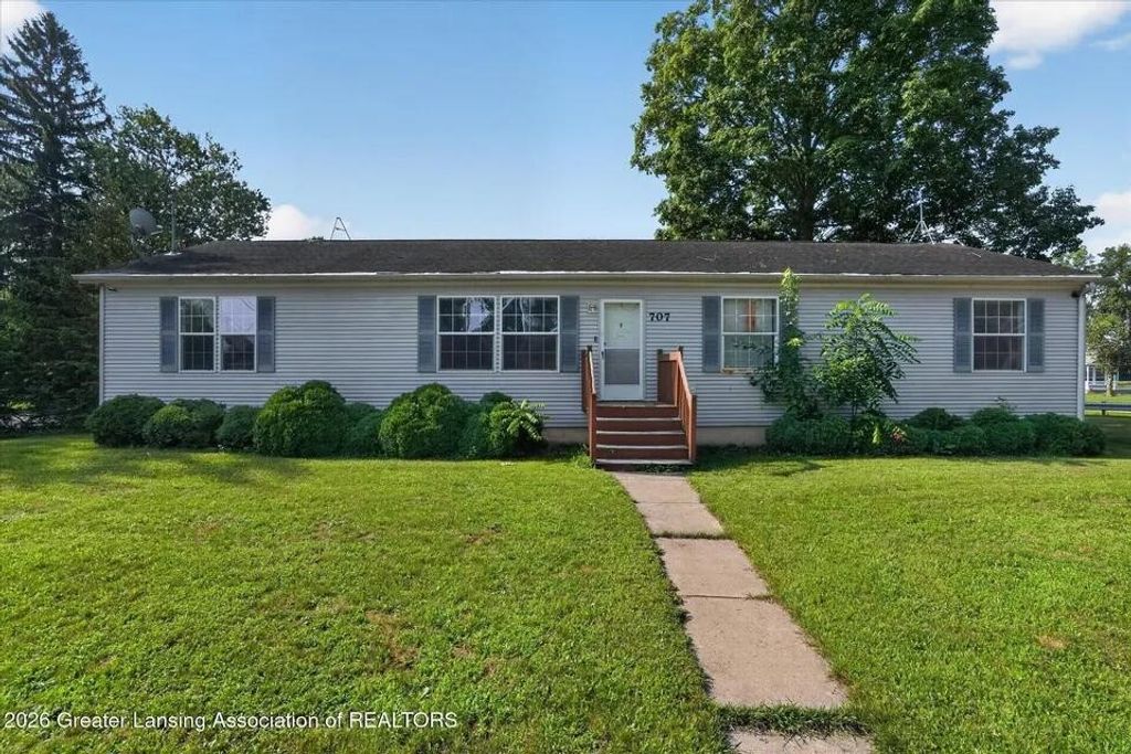707 Sawyer Road, Lansing, MI 48911
