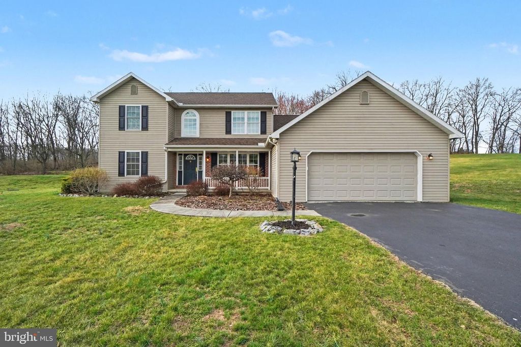 18 KENGREY DRIVE, Carlisle, PA 17015