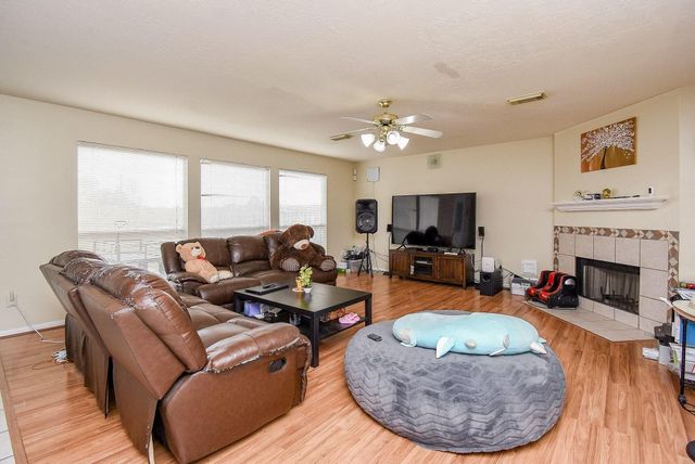 2235 Heatherwood Drive, Missouri City, TX 77489