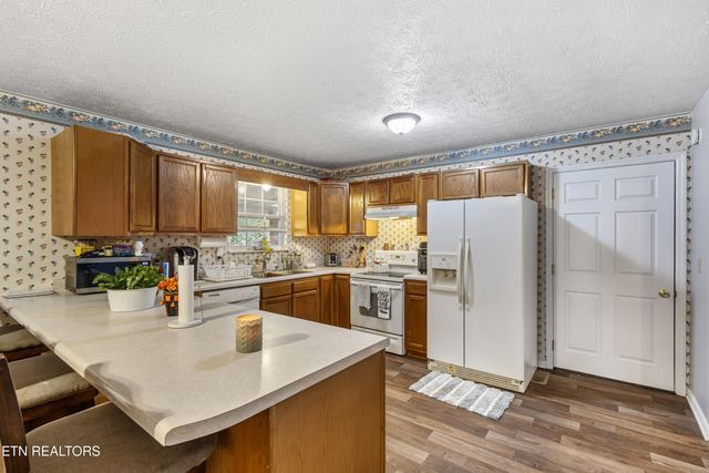 925 Oak Grove Rd, Madisonville, TN 37354