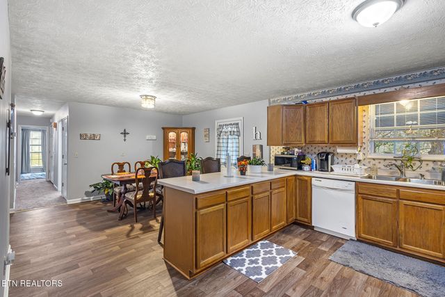 925 Oak Grove Rd, Madisonville, TN 37354