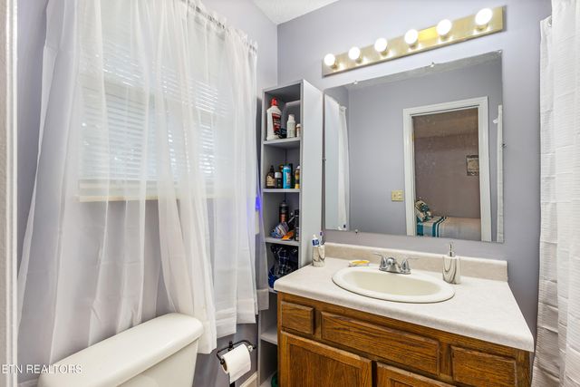 925 Oak Grove Rd, Madisonville, TN 37354