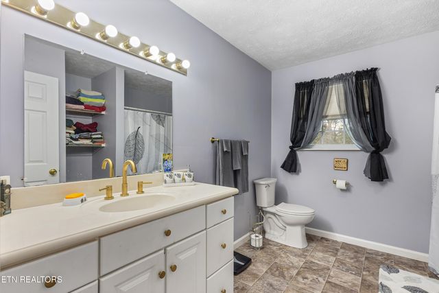 925 Oak Grove Rd, Madisonville, TN 37354