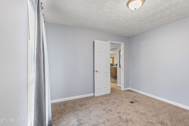 925 Oak Grove Rd, Madisonville, TN 37354