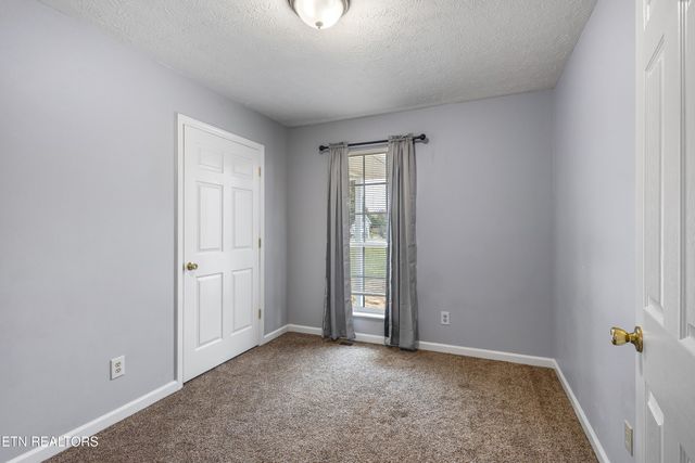 925 Oak Grove Rd, Madisonville, TN 37354