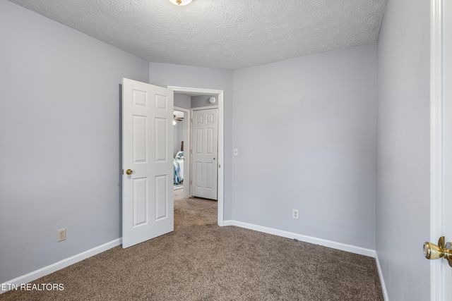 925 Oak Grove Rd, Madisonville, TN 37354