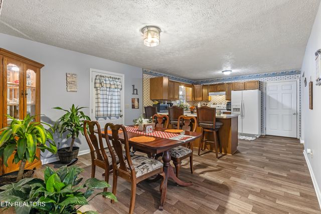 925 Oak Grove Rd, Madisonville, TN 37354