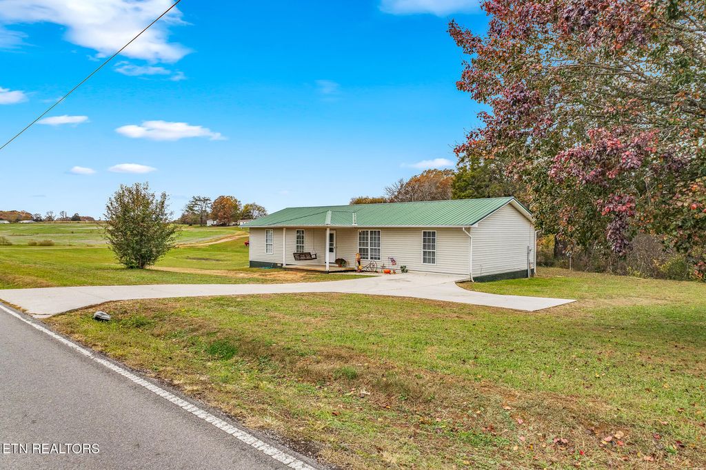 925 Oak Grove Rd, Madisonville, TN 37354